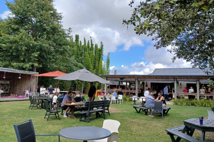 Restaurant /cafe/BBQ  on SH 1 , 45 mins North of Auckland for Sale Dome Valley Auckland