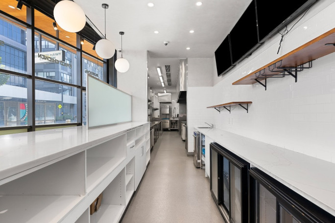 Hospitality, Takeaway, Cafe, Restaurant for Sale Manukau Bust Station. 12 Putney Way, Manukau 