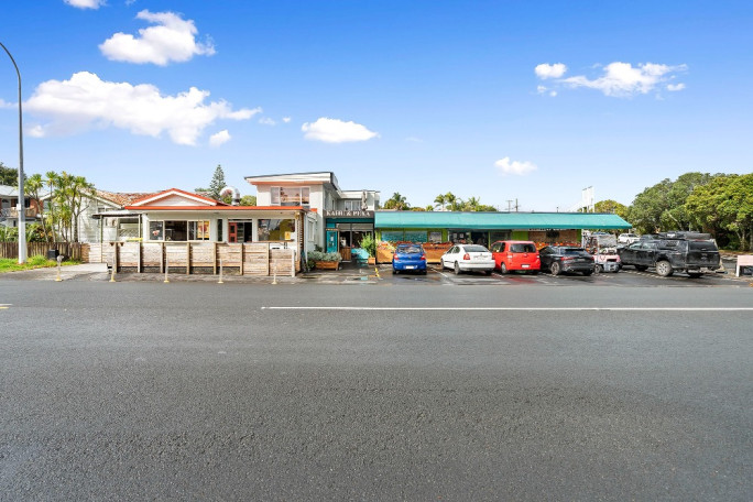 Takeaway & Dine-in for Sale Green Bay Auckland 