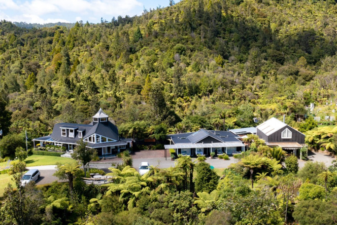 Wairua Lodge - Bed & Breakfast  for Sale Whitianga