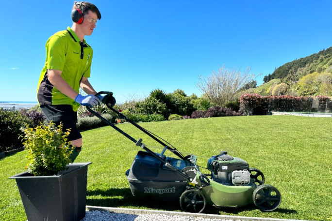 Lawn and Garden Services Franchise for Sale Tauranga 