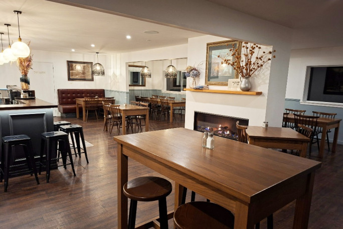 Fully Licensed Eatery and Bar for Sale Fox Glacier 